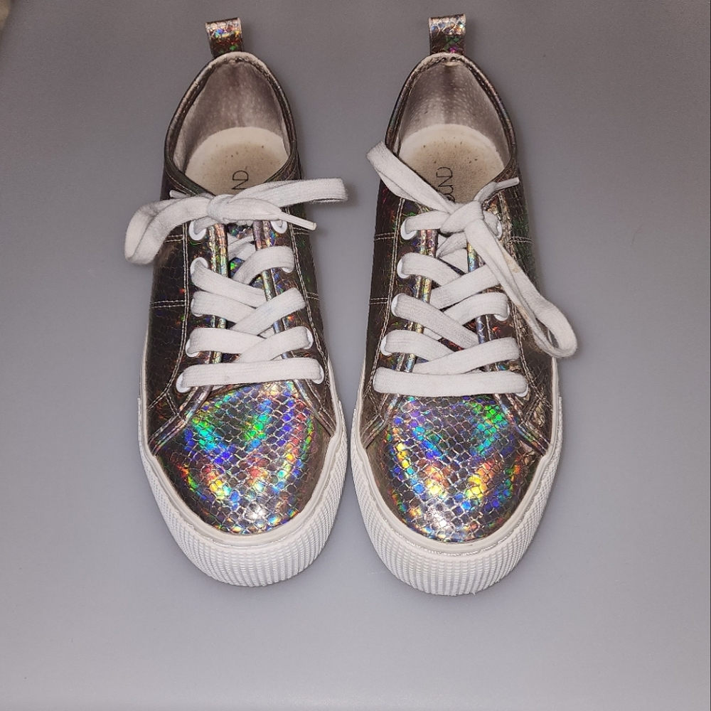 Abound 1.5" Platform Holographic Snake Skin Print Size 6.5